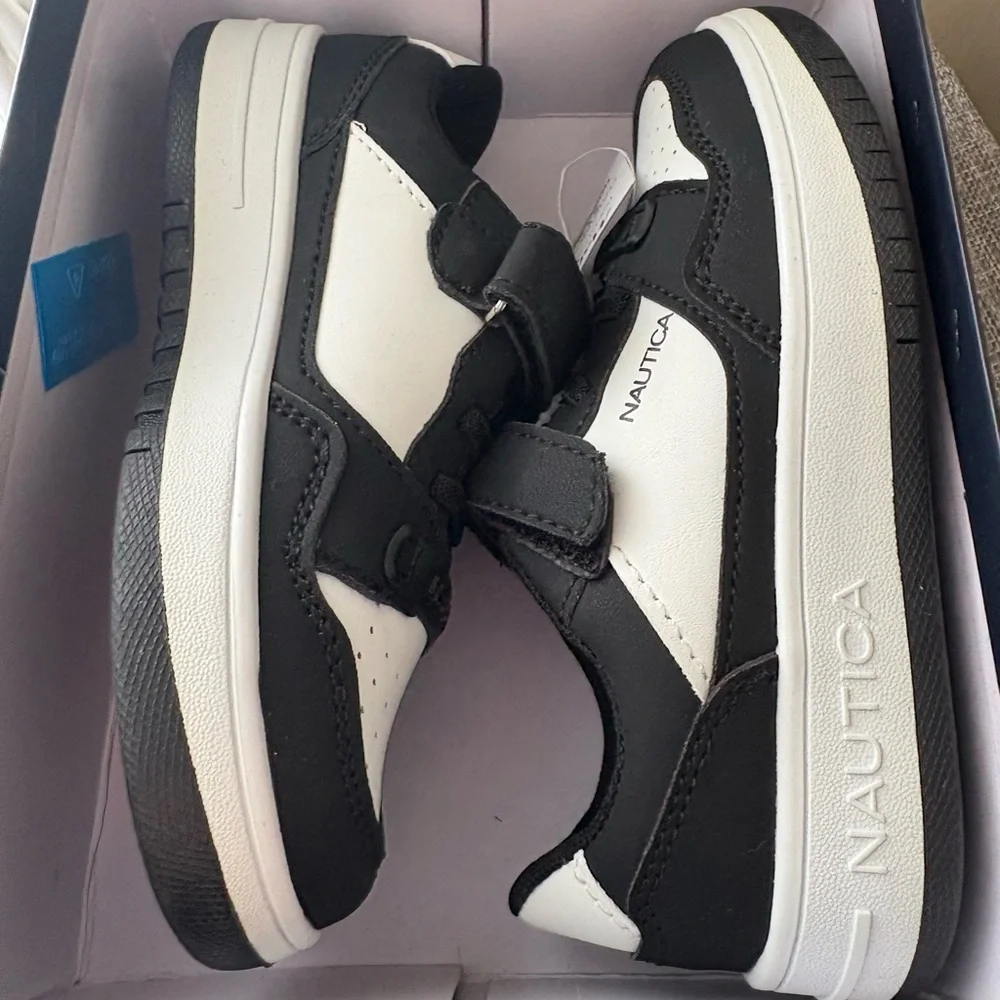 NWT Nautica Kids Black and White Hook-and-Loop Sneakers
